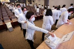 Nhiều giáo sư y khoa Hàn Quốc bắt đầu từ chức, giảm giờ làm