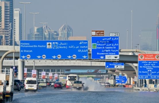 Trận lụt lịch sử đánh gục hạ tầng Dubai